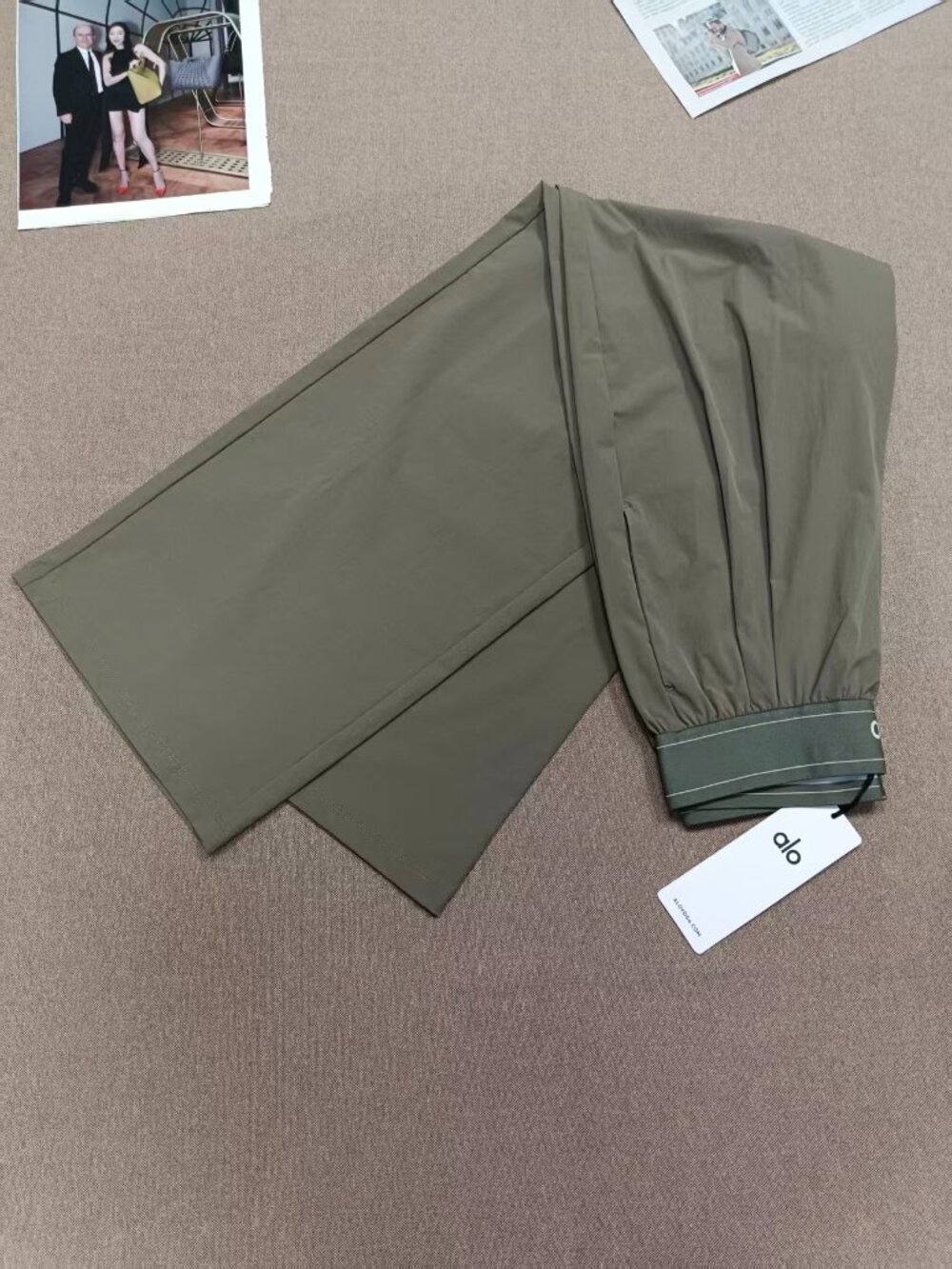 ALO Yoga Suit Up Trouser🥰Olive Straight Leg Easy Everyday🌴Regular/Limited/NWT - Picture 5 of 8